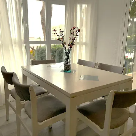 Stylish & Sunny With Pool Fuengirola