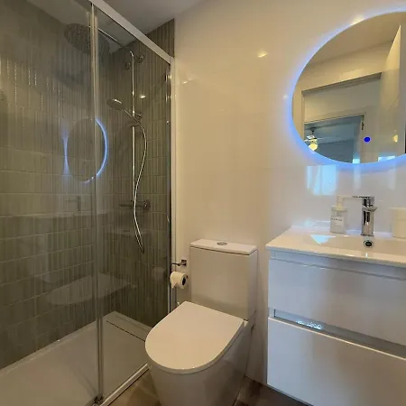 Apartment Stylish & Sunny With Pool Alq 156 *