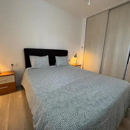 Stylish & Sunny With Pool