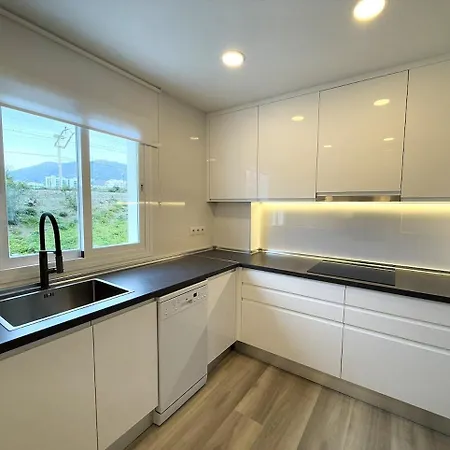 Stylish & Sunny With Pool Apartment Fuengirola