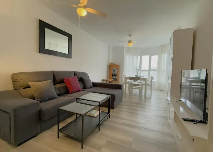 Stylish & Sunny With Pool Apartment *