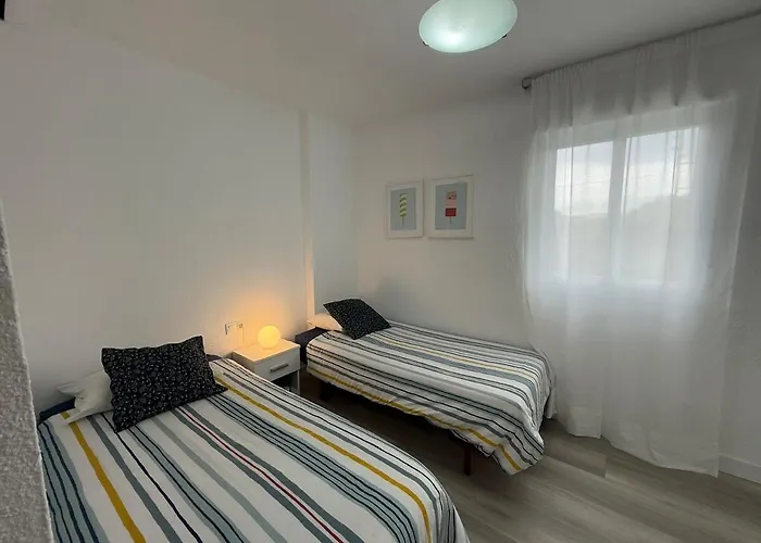 Apartment Stylish & Sunny With Pool