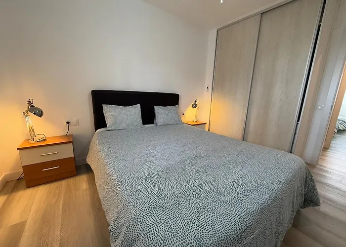 Stylish & Sunny With Pool