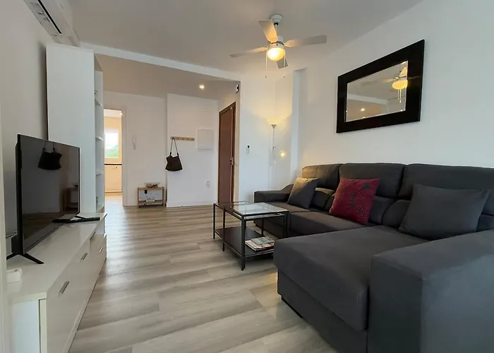 Apartment Stylish & Sunny With Pool