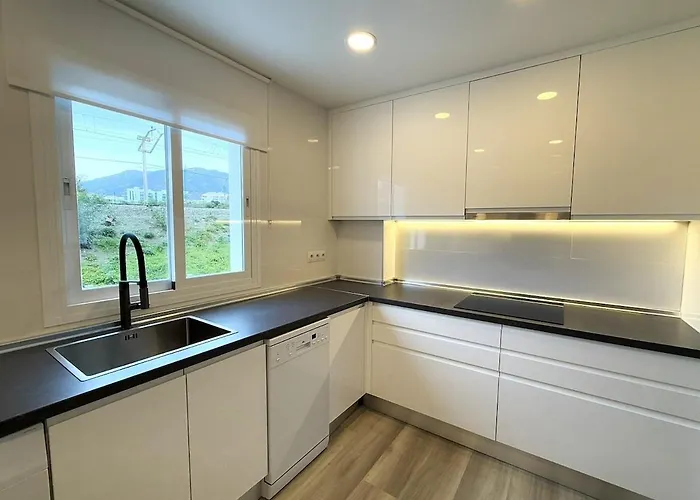 Stylish & Sunny With Pool Apartment Fuengirola