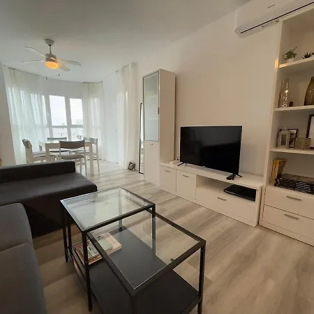 Stylish & Sunny With Pool Appartement