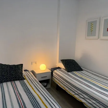 Stylish & Sunny With Pool *